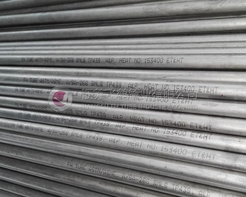 Ferritic stainless steel pipe